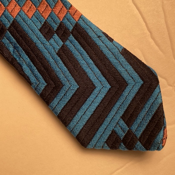 Like New Vintage 60s Textured Acetate Imported Necktie - Picture 10 of 12